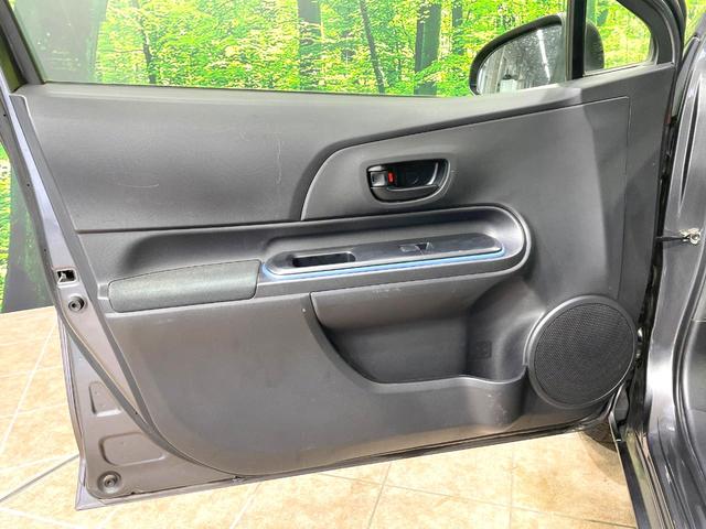 アクア S 純正SDナビ バックカメラ ETC オートエアコン Bluetooth接続 CD/DVD再生 フルセグTV キーレスエントリー 盗難防止システム 横滑り防止システム 電動格納ミラー プライバシーガラス(47枚目)