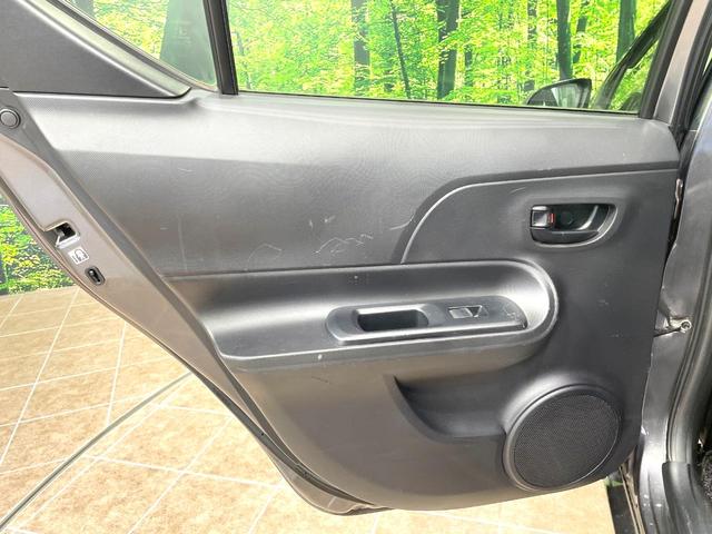 アクア S 純正SDナビ バックカメラ ETC オートエアコン Bluetooth接続 CD/DVD再生 フルセグTV キーレスエントリー 盗難防止システム 横滑り防止システム 電動格納ミラー プライバシーガラス(49枚目)