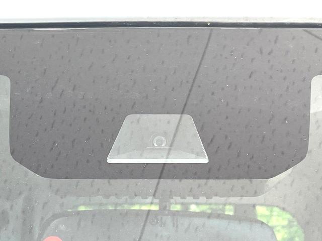 【ホンダセンシング】走行中に前方の車両等を認識し、衝突しそうな時は警報とブレーキで衝突回避と被害軽減をアシスト。より安全にドライブをお楽しみいただけます。