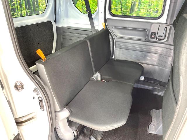 後部座席も気になるようなキズ・汚れやへたり等、大きなダメージはなく、良好な状態です。