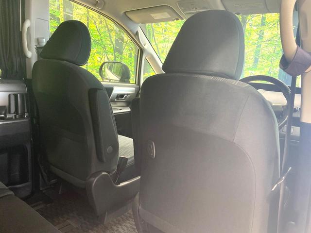 ヴォクシー ZS 煌II 両側電動ドア 純正SDナビ バックカメラ 禁煙車 スマートキー HIDヘッド ETC オートライト デュアルエアコン 純正16インチアルミ Bluetooth CD DVD再生 フルセグ パドルシフト(31枚目)