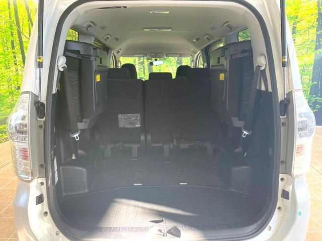 ヴォクシー ZS 煌II 両側電動ドア 純正SDナビ バックカメラ 禁煙車 スマートキー HIDヘッド ETC オートライト デュアルエアコン 純正16インチアルミ Bluetooth CD DVD再生 フルセグ パドルシフト(50枚目)