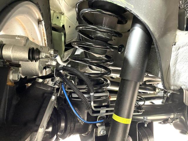 ジムニー XC 4WD ターボ セーフティサポート 禁煙車 コーナーセンサー スマートキー LEDヘッドライト クルーズコントロール オートハイビーム 車線逸脱警報 オートライト オートエアコン 純正16インチアルミ(21枚目)