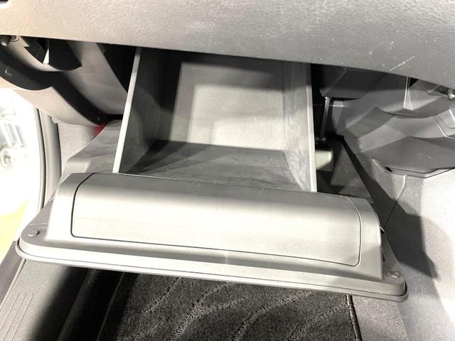 オーラ G メーカーナビ 全周囲カメラ BOSEサウンド 衝突被害軽減システム レーダークルーズ 禁煙車 ハーフレザーシート コーナーセンサー スマートキー LEDヘッド ビルトインETC オートハイビーム(43枚目)