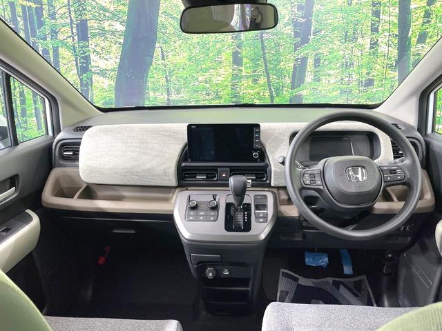 フリード エアー 登録済未使用車 両側電動ドア 純正9型ナビ バックカメラ 衝突被害軽減システム レーダークルーズ コーナーセンサー スマートキー LEDヘッド オートハイビーム 車線逸脱警報 オートライト(2枚目)