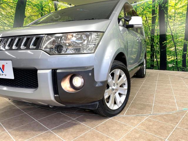 【ＨＩＤヘッドライト】非常に明るく前方を照らしてくれるので、悪天候や夜間の走行時も視界良好で安心してお乗りいただけます。