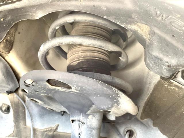 お車を安心してお乗りいただく為には、足回りの定期点検が欠かせません。サービスサポート（有償保証）では無料点検もご提供しており、安心のカーライフをお過ごしいただけるサポート体制が整っています。