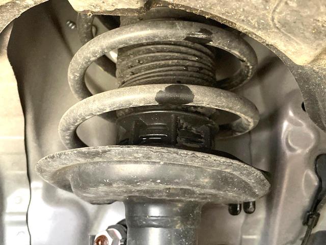 お車を安心してお乗りいただく為には、足回りの定期点検が欠かせません。サービスサポート（有償保証）では無料点検もご提供しており、安心のカーライフをお過ごしいただけるサポート体制が整っています。