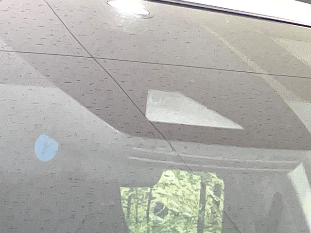 【トヨタセーフティセンス】走行中に前方の車両等を認識し、衝突しそうな時は警報とブレーキで衝突回避と被害軽減をアシスト。より安全にドライブをお楽しみいただけます。