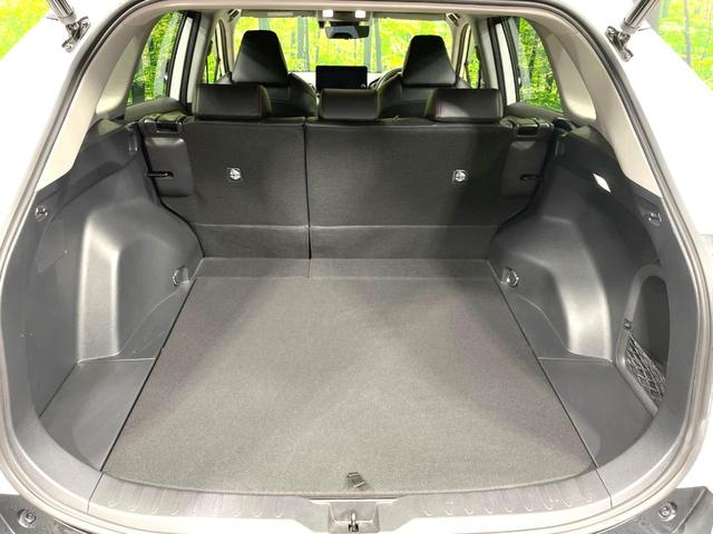 普段のお買い物や通勤、送迎等に十分な荷室スペースを確保しております。セカンドシートを倒すと、大きな荷物の積載も可能です♪