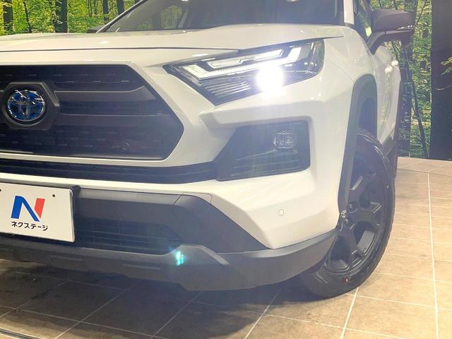 【ＬＥＤヘッドライト】悪天候や夜間走行時も良好な視界を確保し安心して運転できる高輝度ＬＥＤヘッドライトを装備！点灯速度が早く、消費電力も抑えられています。