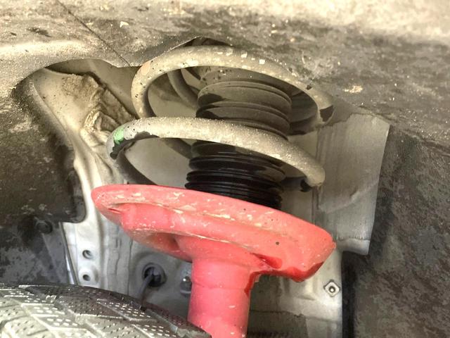 お車を安心してお乗りいただく為には、足回りの定期点検が欠かせません。サービスサポート（有償保証）では無料点検もご提供しており、安心のカーライフをお過ごしいただけるサポート体制が整っています。