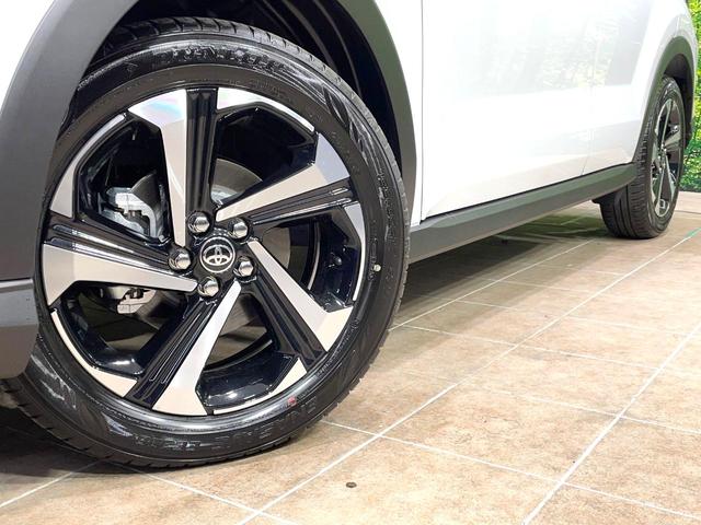 ライズ Ｚ　登録済未使用車　純正９型ディスプレイオーディオ　全周囲カメラ　衝突軽減　レーダークルーズ　シートヒーター　コーナーセンサー　ＬＥＤヘッド　オートハイビーム　車線逸脱警報　純正１７インチＡＷ（13枚目）