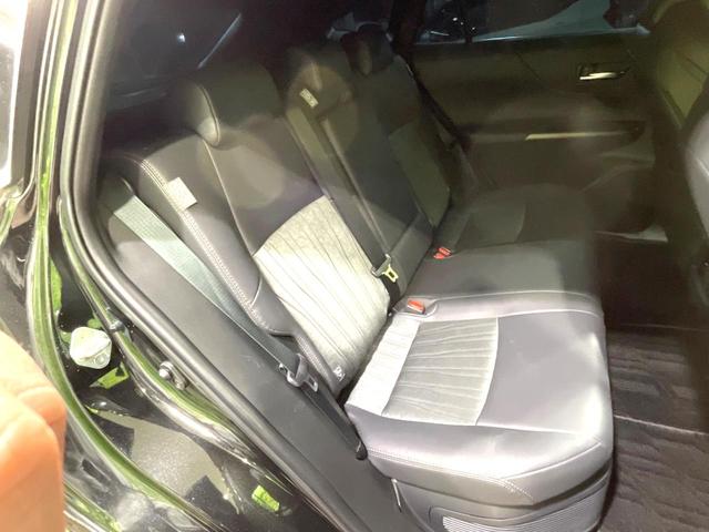 後部座席も気になるようなキズ・汚れやへたり等、大きなダメージはなく、良好な状態です。