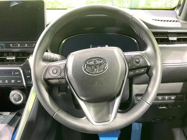 インテリアに合わせたデザインのステアリングは、運転される方のことも考え、運転しやすい形状、大きさです。是非一度、実際に触ってお確かめください。