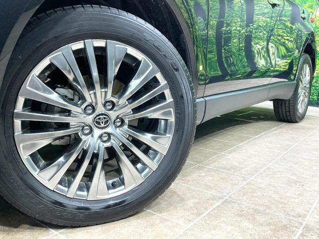 【純正１９インチアルミホイール】外観にマッチした純正アルミホイールを装着しております。各種社外アルミホイールや、スタッドレスタイヤも取扱いしております。是非ご相談ください♪