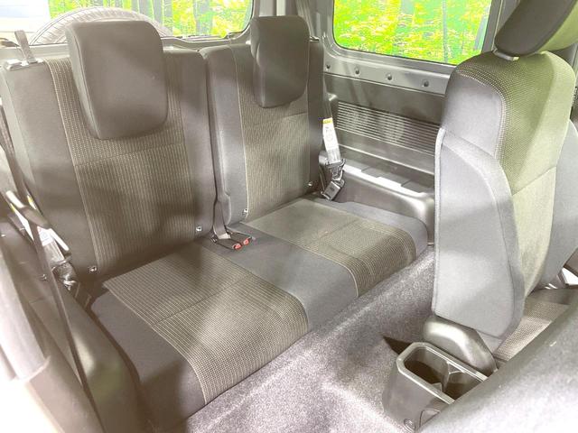 後部座席も気になるようなキズ・汚れやへたり等、大きなダメージはなく、良好な状態です。