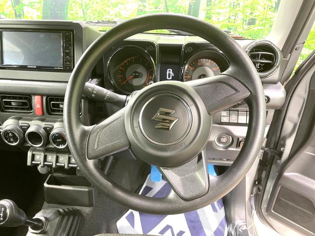 インテリアに合わせたデザインのステアリングは、運転される方のことも考え、運転しやすい形状、大きさです。是非一度、実際に触ってお確かめください。