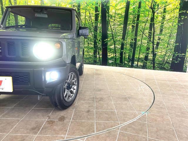 【ＬＥＤヘッドライト】悪天候や夜間走行時も良好な視界を確保し安心して運転できる高輝度ＬＥＤヘッドライトを装備！点灯速度が早く、消費電力も抑えられています。