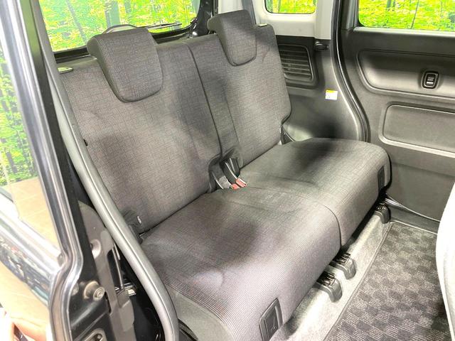 後部座席も気になるようなキズ・汚れやへたり等、大きなダメージはなく、良好な状態です。