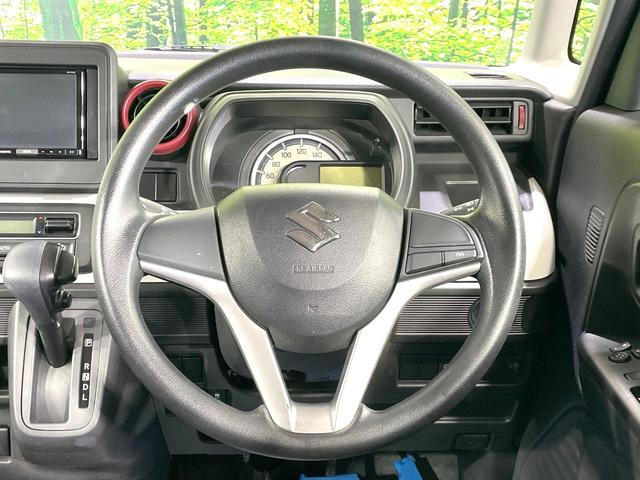 インテリアに合わせたデザインのステアリングは、運転される方のことも考え、運転しやすい形状、大きさです。是非一度、実際に触ってお確かめください。