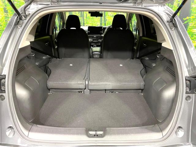 普段のお買い物や通勤、送迎等に十分な荷室スペースを確保しております。セカンドシートを倒すと、大きな荷物の積載も可能です♪