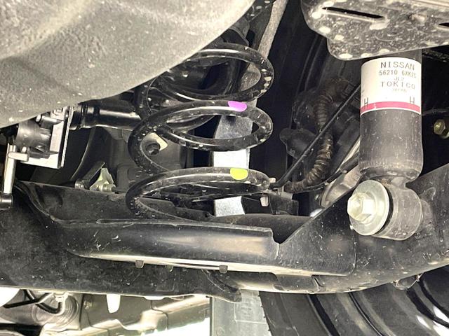 お車を安心してお乗りいただく為には、足回りの定期点検が欠かせません。サービスサポート（有償保証）では無料点検もご提供しており、安心のカーライフをお過ごしいただけるサポート体制が整っています。