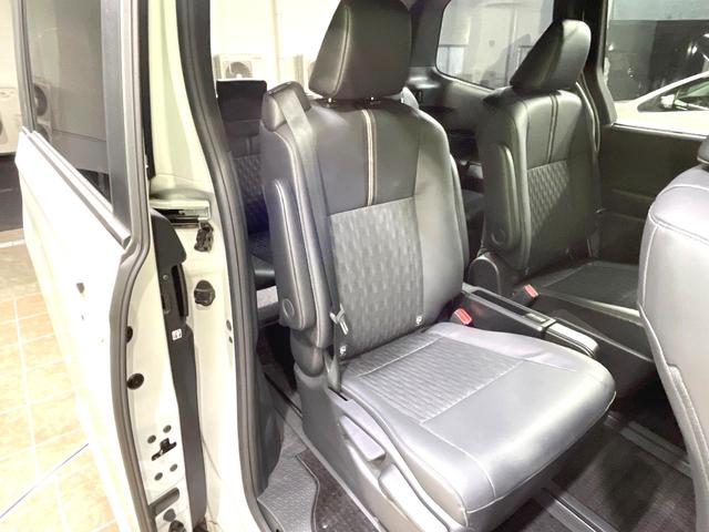 広々とした２列目シートは居住性が高く、居心地も快適！友達や家族とのお出かけにぴったりです。ベビーシートやチャイルドシート使用時も快適にお過ごしいただける十分な空間を確保しています。