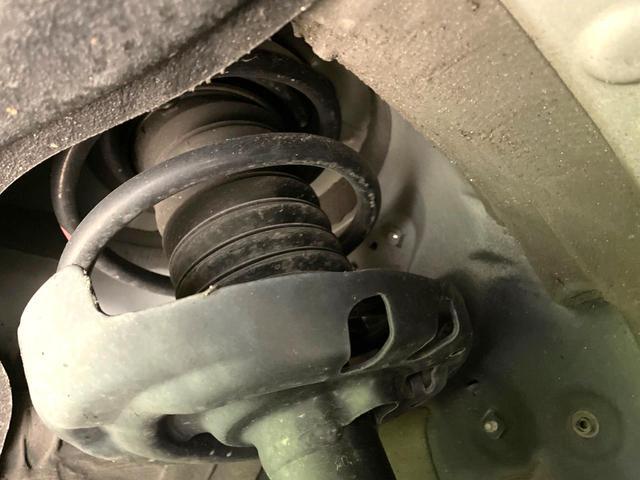 お車を安心してお乗りいただく為には、足回りの定期点検が欠かせません。サービスサポート（有償保証）では無料点検もご提供しており、安心のカーライフをお過ごしいただけるサポート体制が整っています。