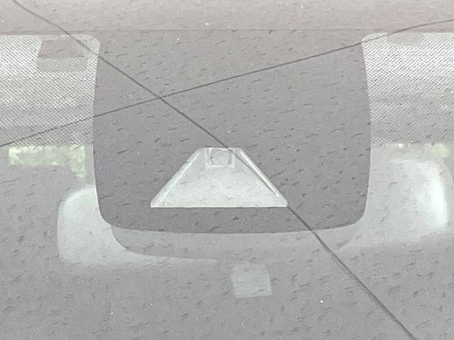 【トヨタセーフティセンス】走行中に前方の車両等を認識し、衝突しそうな時は警報とブレーキで衝突回避と被害軽減をアシスト。より安全にドライブをお楽しみいただけます。