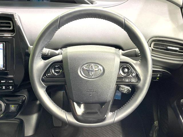 インテリアに合わせたデザインのステアリングは、運転される方のことも考え、運転しやすい形状、大きさです。是非一度、実際に触ってお確かめください。