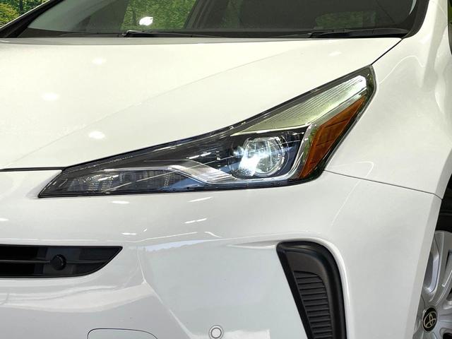 【ＬＥＤヘッドライト】悪天候や夜間走行時も良好な視界を確保し安心して運転できる高輝度ＬＥＤヘッドライトを装備！点灯速度が早く、消費電力も抑えられています。