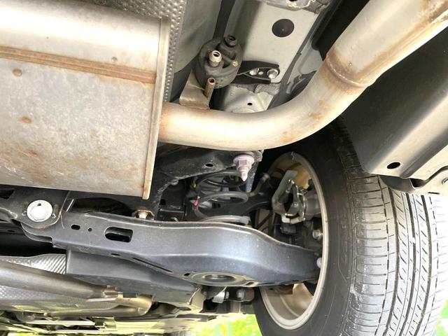 お車を安心してお乗りいただく為には、足回りの定期点検が欠かせません。サービスサポート（有償保証）では無料点検もご提供しており、安心のカーライフをお過ごしいただけるサポート体制が整っています。