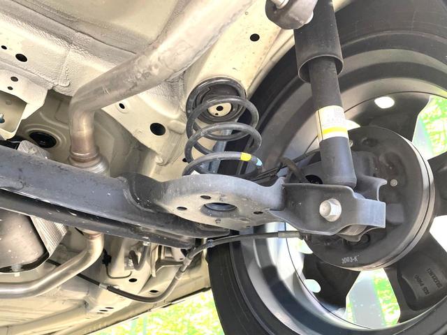 お車を安心してお乗りいただく為には、足回りの定期点検が欠かせません。サービスサポート（有償保証）では無料点検もご提供しており、安心のカーライフをお過ごしいただけるサポート体制が整っています。