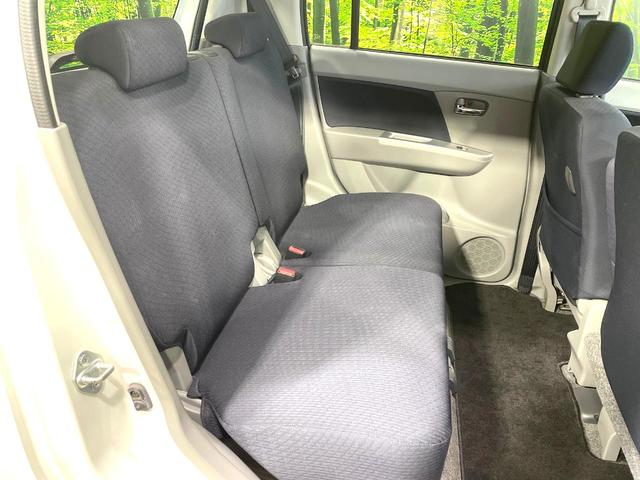 後部座席も気になるようなキズ・汚れやへたり等、大きなダメージはなく、良好な状態です。