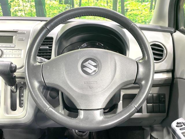 インテリアに合わせたデザインのステアリングは、運転される方のことも考え、運転しやすい形状、大きさです。是非一度、実際に触ってお確かめください。