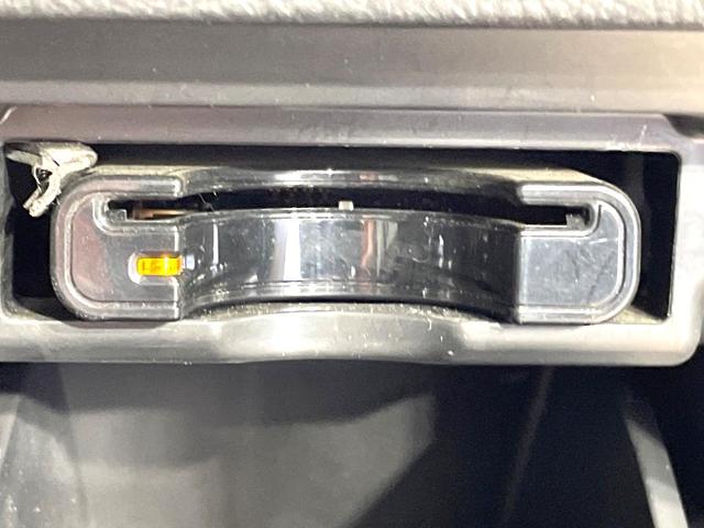 アルファード ２４０Ｓ　両側電動ドア　バックカメラ　禁煙車　コーナーセンサー　スマートキー　ＨＩＤヘッド　ＥＴＣ　オートライト　オートエアコン　リアエアコン　ＣＤ　ＤＶＤ再生　地デジ　フォグライト（6枚目）