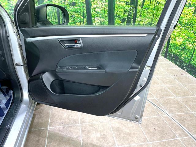 スイフト ＸＧ　ＳＤナビ　禁煙車　スマートキー　オートエアコン　ＣＤ　地デジ（33枚目）