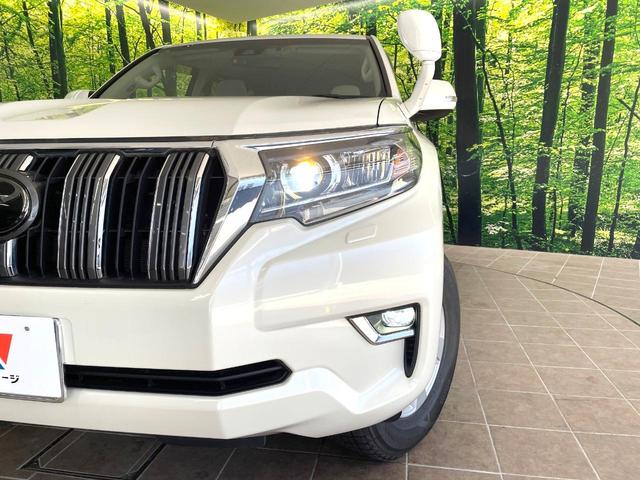 【ＬＥＤヘッドライト】悪天候や夜間走行時も良好な視界を確保し安心して運転できる高輝度ＬＥＤヘッドライトを装備！点灯速度が早く、消費電力も抑えられています。