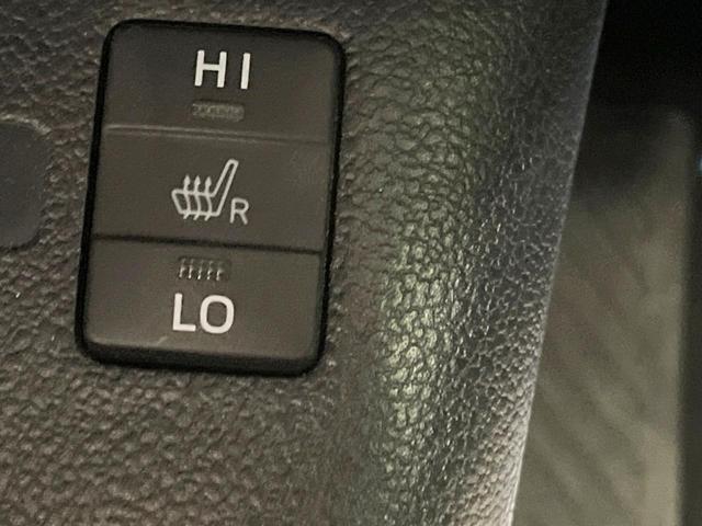 プリウス Ｓツーリングセレクション　フルエアロ　純正ＳＤナビ　バックカメラ　衝突被害軽減システム　レーダークルーズ　禁煙車　レザー調シート　コーナーセンサー　ＬＥＤヘッド　ビルトインＥＴＣ　オートハイビーム　車線逸脱警報　オートライト（7枚目）