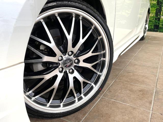 プリウス Ｓツーリングセレクション　フルエアロ　純正ＳＤナビ　バックカメラ　衝突被害軽減システム　レーダークルーズ　禁煙車　レザー調シート　コーナーセンサー　ＬＥＤヘッド　ビルトインＥＴＣ　オートハイビーム　車線逸脱警報　オートライト（13枚目）