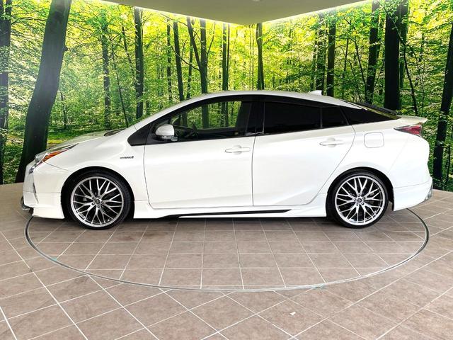 プリウス Ｓツーリングセレクション　フルエアロ　純正ＳＤナビ　バックカメラ　衝突被害軽減システム　レーダークルーズ　禁煙車　レザー調シート　コーナーセンサー　ＬＥＤヘッド　ビルトインＥＴＣ　オートハイビーム　車線逸脱警報　オートライト（30枚目）