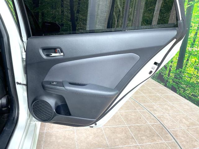 プリウス Ｓツーリングセレクション　フルエアロ　純正ＳＤナビ　バックカメラ　衝突被害軽減システム　レーダークルーズ　禁煙車　レザー調シート　コーナーセンサー　ＬＥＤヘッド　ビルトインＥＴＣ　オートハイビーム　車線逸脱警報　オートライト（45枚目）