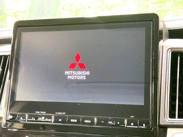 【純正１０インチナビ】人気の大型１０インチナビを装備。存在感のある大画面はインパクト大！ナビ利用時のマップ表示は見やすく、テレビやＤＶＤは臨場感がアップ！いつものドライブがグッと楽しくなります♪