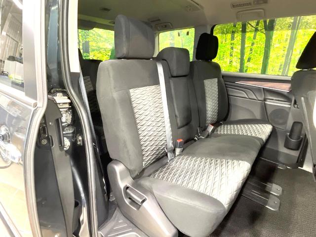 広々とした２列目シートは居住性が高く、居心地も快適！友達や家族とのお出かけにぴったりです。ベビーシートやチャイルドシート使用時も快適にお過ごしいただける十分な空間を確保しています。