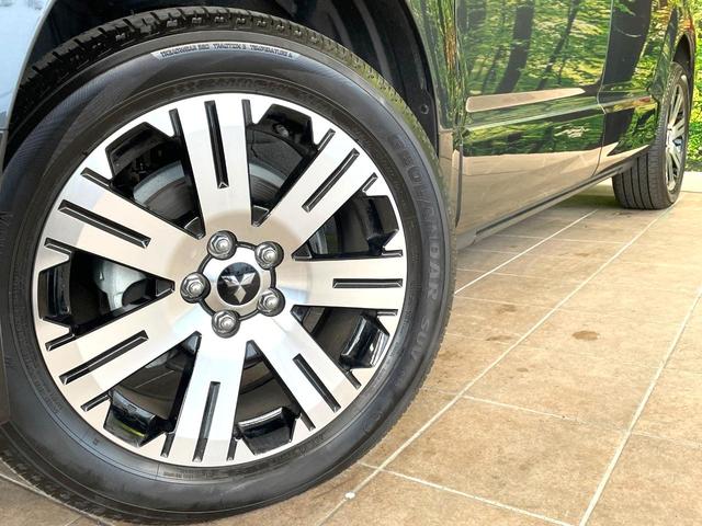 【純正１８インチアルミホイール】外観にマッチした純正アルミホイールを装着しております。各種社外アルミホイールや、スタッドレスタイヤも取扱いしております。是非ご相談ください♪