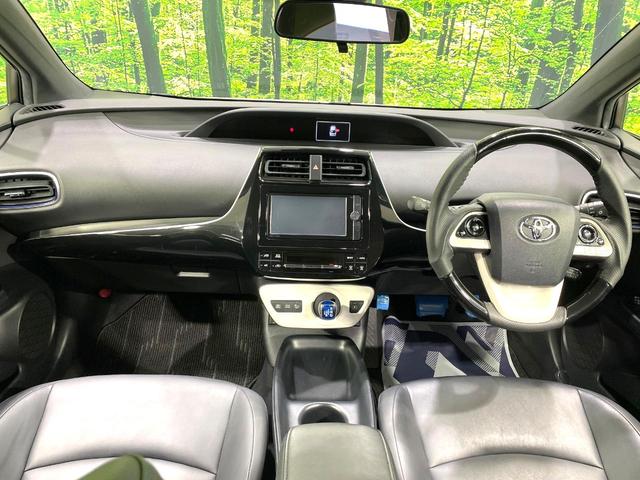 プリウス Sツーリングセレクション 純正SDナビ バックカメラ トヨタセーフティセンス レーダークルーズ 禁煙車 レザーシート コーナーセンサー スマートキー LEDヘッド ビルトインETC オートハイビーム 車線逸脱警報 オートライト(2枚目)