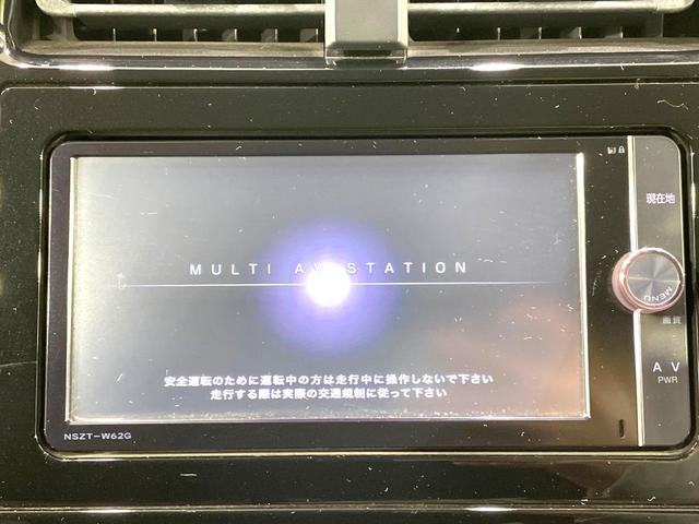 プリウス Sツーリングセレクション 純正SDナビ バックカメラ トヨタセーフティセンス レーダークルーズ 禁煙車 レザーシート コーナーセンサー スマートキー LEDヘッド ビルトインETC オートハイビーム 車線逸脱警報 オートライト(4枚目)