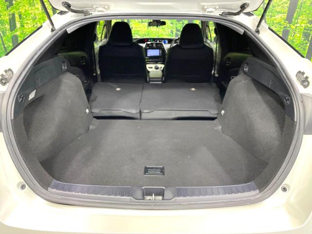 プリウス Sツーリングセレクション 純正SDナビ バックカメラ トヨタセーフティセンス レーダークルーズ 禁煙車 レザーシート コーナーセンサー スマートキー LEDヘッド ビルトインETC オートハイビーム 車線逸脱警報 オートライト(10枚目)