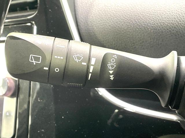 プリウス Sツーリングセレクション 純正SDナビ バックカメラ トヨタセーフティセンス レーダークルーズ 禁煙車 レザーシート コーナーセンサー スマートキー LEDヘッド ビルトインETC オートハイビーム 車線逸脱警報 オートライト(37枚目)